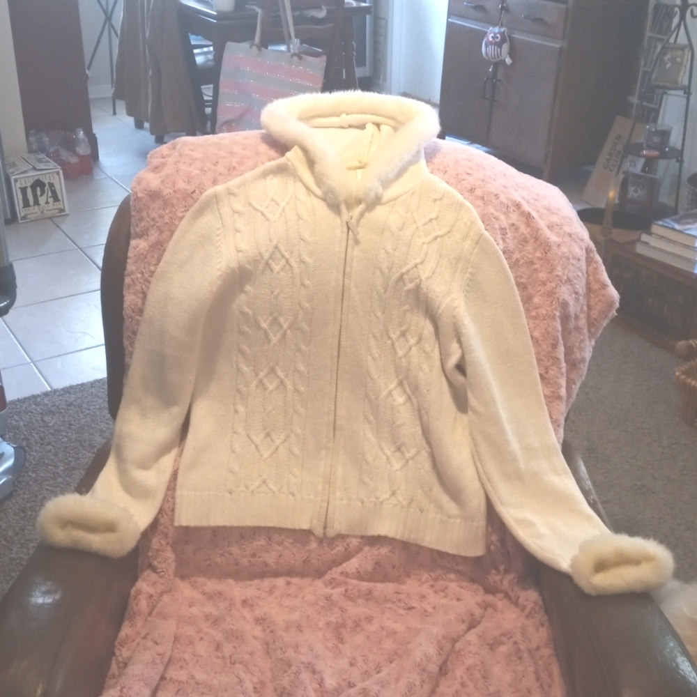Hooded Sweater Jacket w/zipper